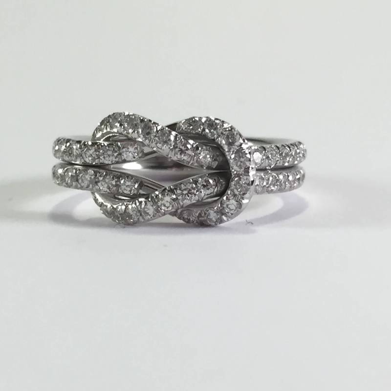 Flacher Knotenring Aus 18 Karat Weißgold. Und Diamanten Flacher Knotenring Aus 18 Karat Weißgold. Und Diamanten von mpjewelsmilano