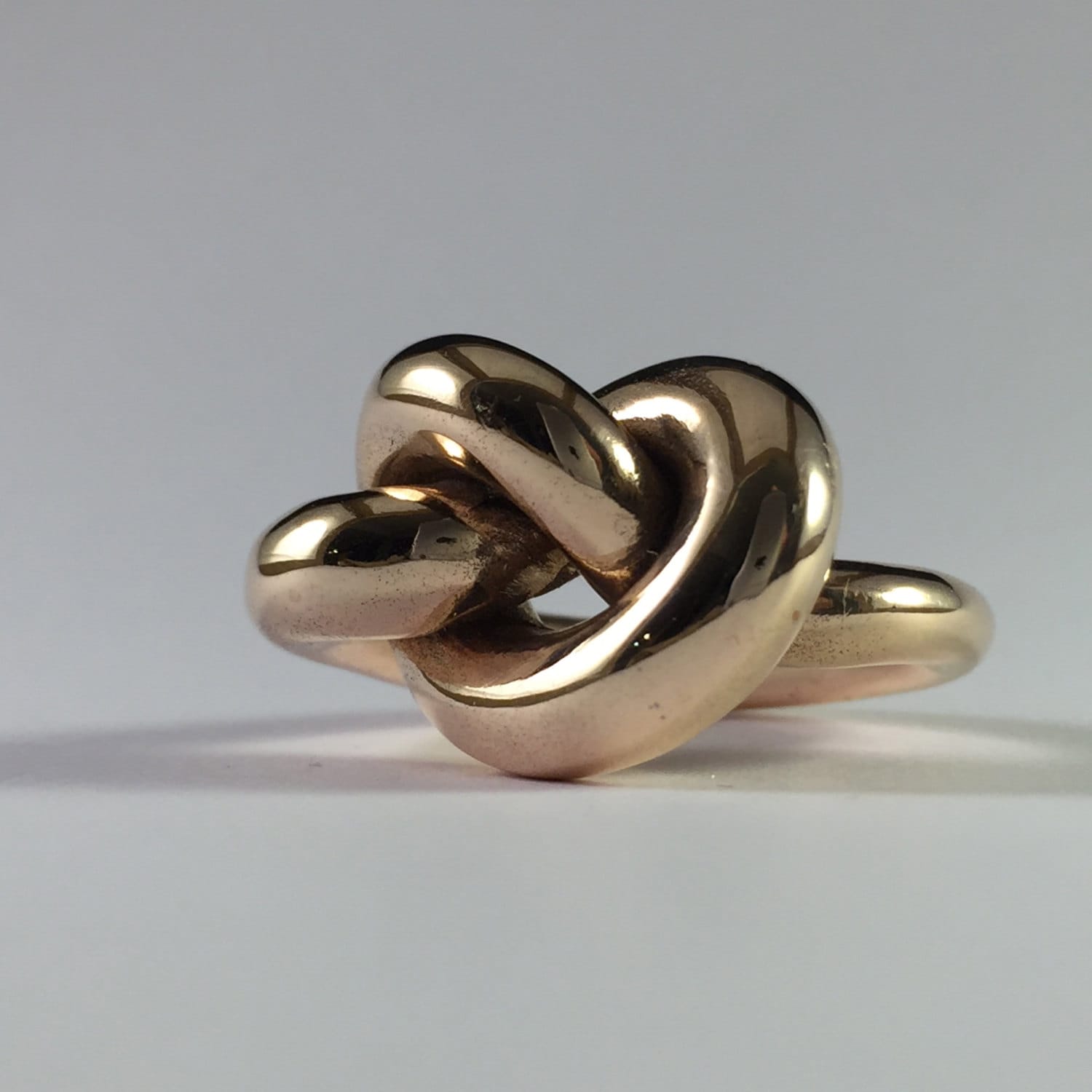 Ring, Knoten, Skulptur, Aus Polierter Bronze Ring, Knoten, Skulptur, Aus Polierter Bronze von mpjewelsmilano