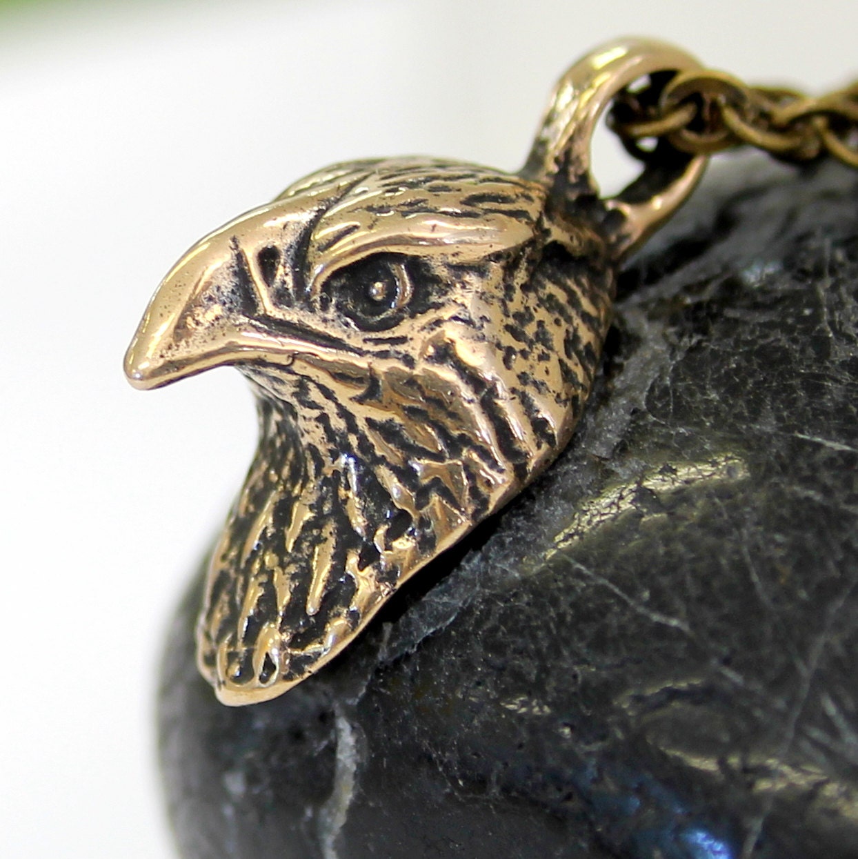 Bronze Adlerkopf-Halskette Oxidierter Vogel-Anhänger von mrd74