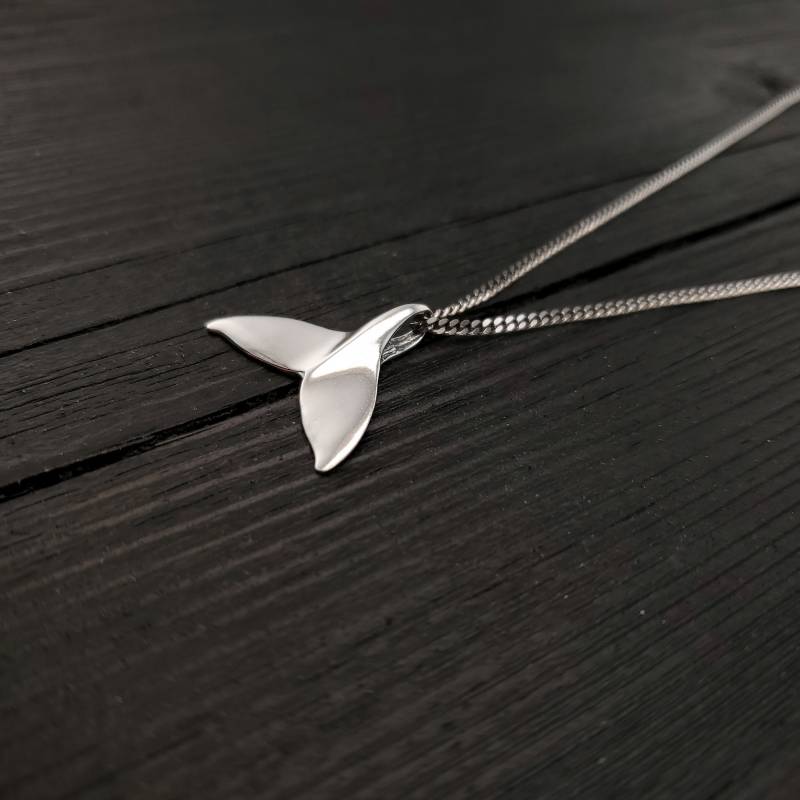 sterling Silber Whale Tail Halskette Hand Gegossen Buckel Fluke sterling Silber Whale Tail Halskette Hand Gegossen Buckel Fluke von mrd74