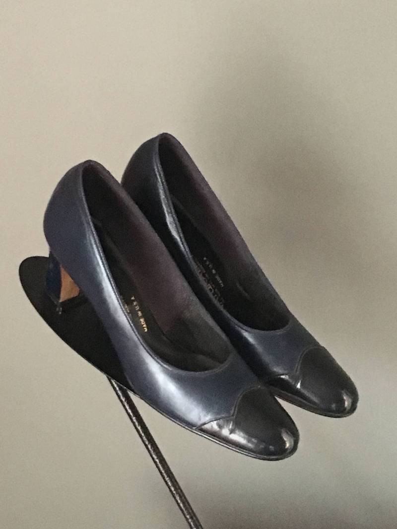 Vintage 60Er Naturalizer Navy Blaue Flügelspitze Blockabsatz Pumps - Size 8 Aaa von mstopcatstyle
