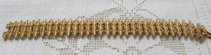 Vintage 70Er Jahre Breites Link Starflower Armband Signiert Avon Free Shipping Usa Vintage 70Er Jahre Breites Link Starflower Armband Signiert Avon Free Shipping Usa von msvintagetreasures