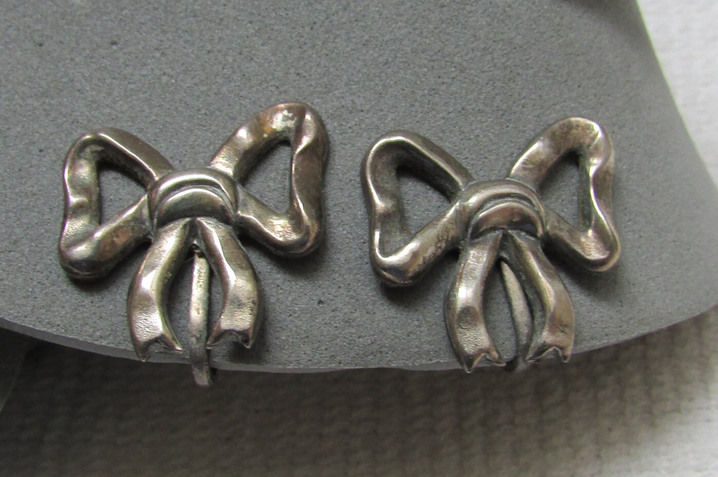 Vintage Sterling Silber Schleifen Schraube An Ohrringen 50Er Jahre Klassiker Gratis Versand Usa Vintage Sterling Silber Schleifen Schraube An Ohrringen 50Er Jahre Klassiker Gratis Versand Usa von msvintagetreasures