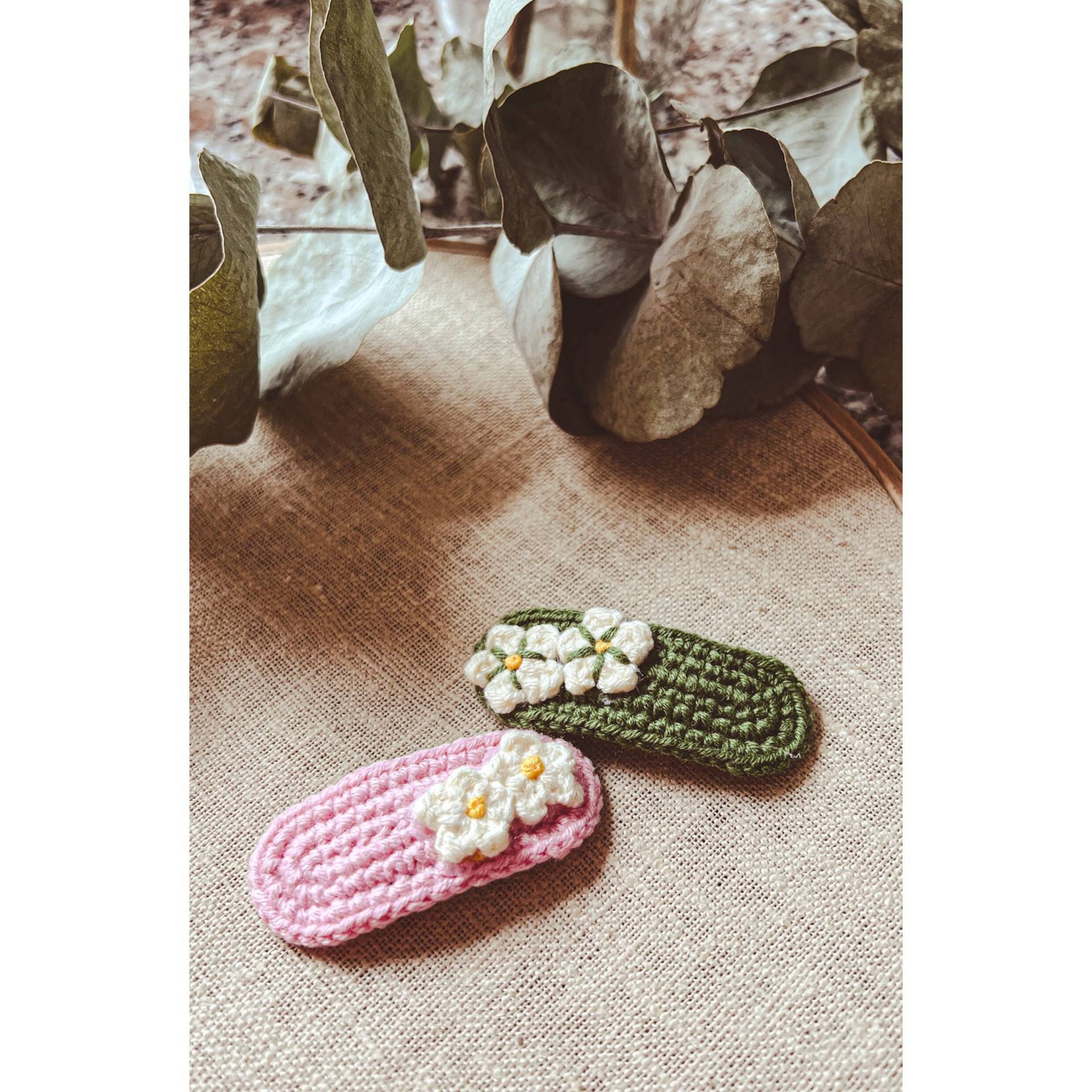 Handgemachte Häkel-Haarspange Mit Blüten | Frühling Haarclip Für Kinder & Babys Geschenk Zur Geburt Oder Taufe von muBend