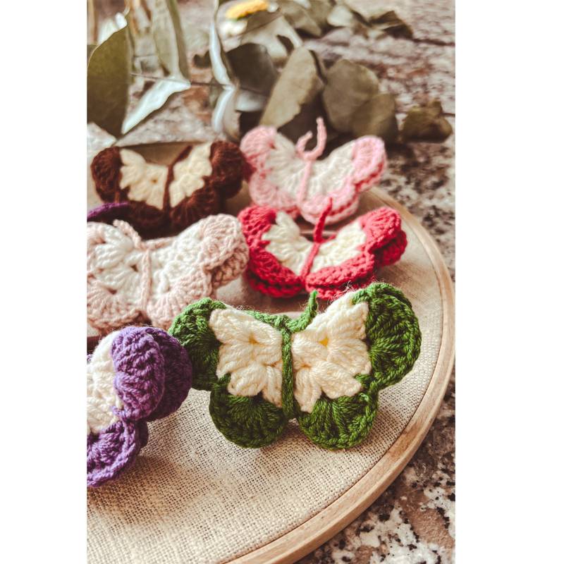 Handgemachtes Häkel Schmetterling Haargummi | Verspieltes Haaraccessoire Für Kinder & Frauen Geschenk Frühling Geburtstag Handgemachtes Häkel Schmetterling Haargummi | Verspieltes Haaraccessoire Für Kinder & Frauen Geschenk Frühling Geburtstag von muBend