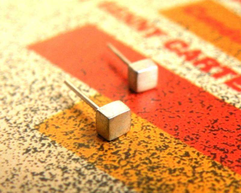 Kleine Prisma Ohrringe-sterling Silber von mujoyas