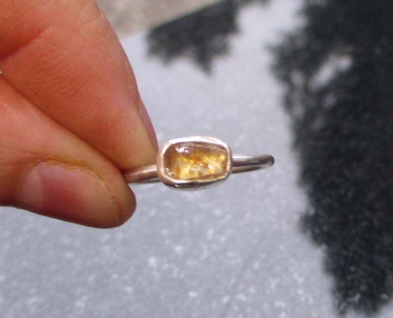 Handgemachte Oregon Sonnenstein Ring, Größe 7, 5, Rohstein Stapelring von munchkinsmirror