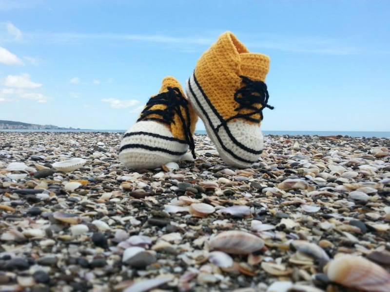 Babyschuhe Gehäkelt | Weiche Einzigartige Booties Baby Converse Neugeborenen Geschenk Für Baby Junge Schwarzes Mädchen Gelbe Schuhe - Sommerfarben von muratyusuf