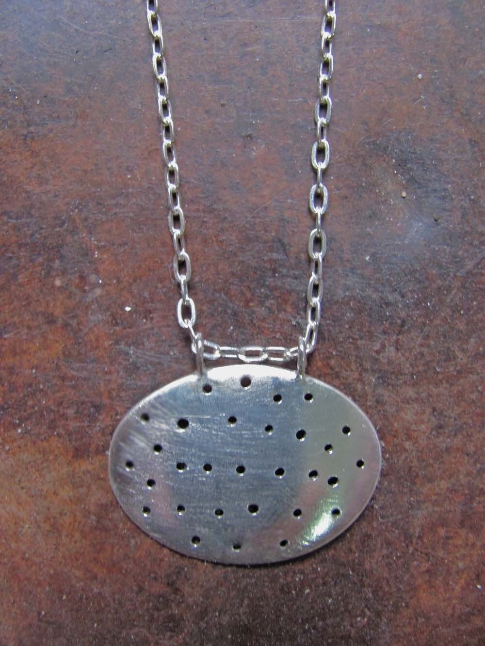 Holey Oval Anhänger - Sterling Silber Oval Runde Halskette Holey Oval Anhänger - Sterling Silber Oval Runde Halskette von musebymichelle