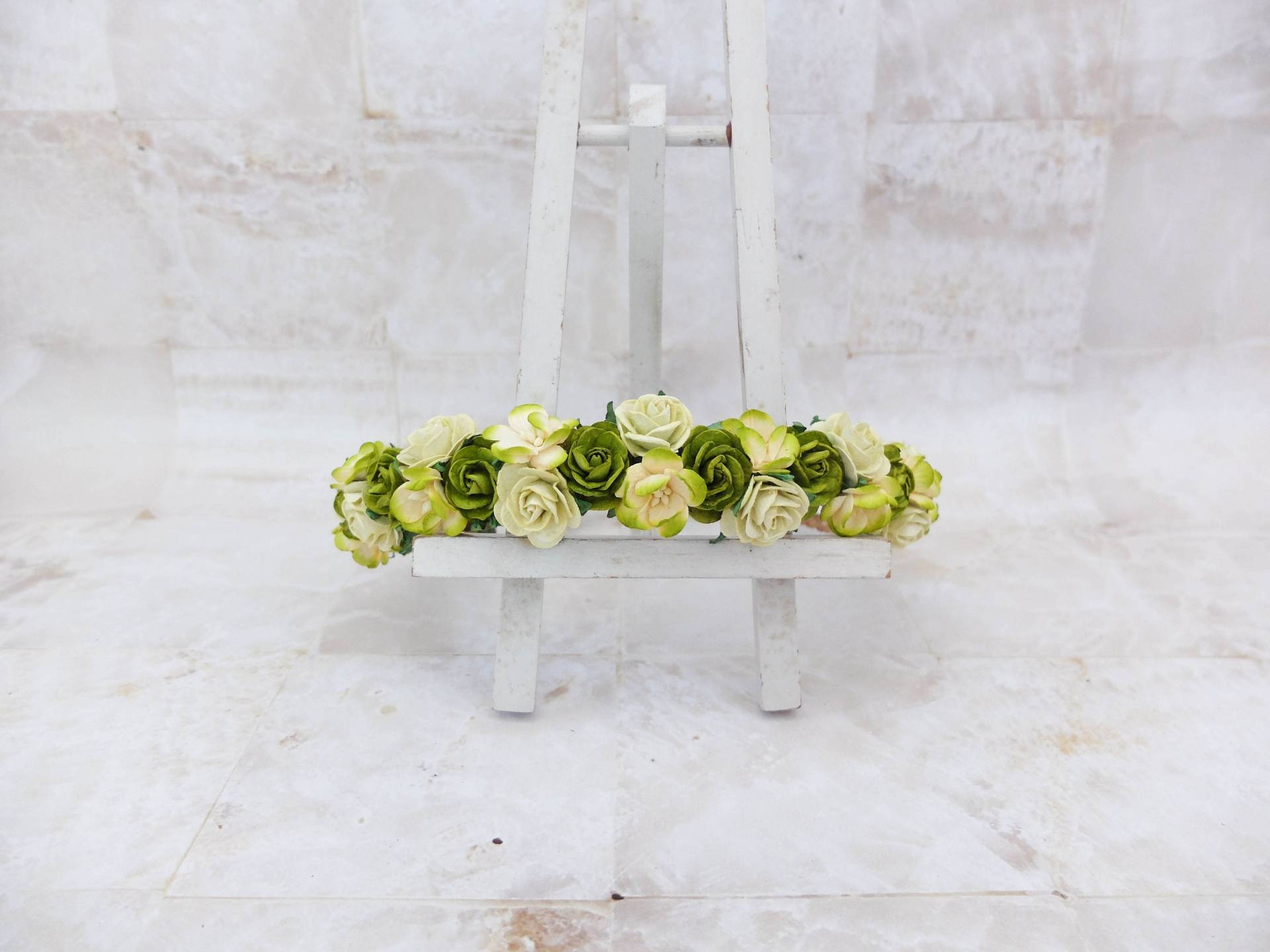 Grüne Blumenkrone Blumenkranz Für Die Hochzeit Grüne Blumenkrone Blumenkranz Für Die Hochzeit von musefleur