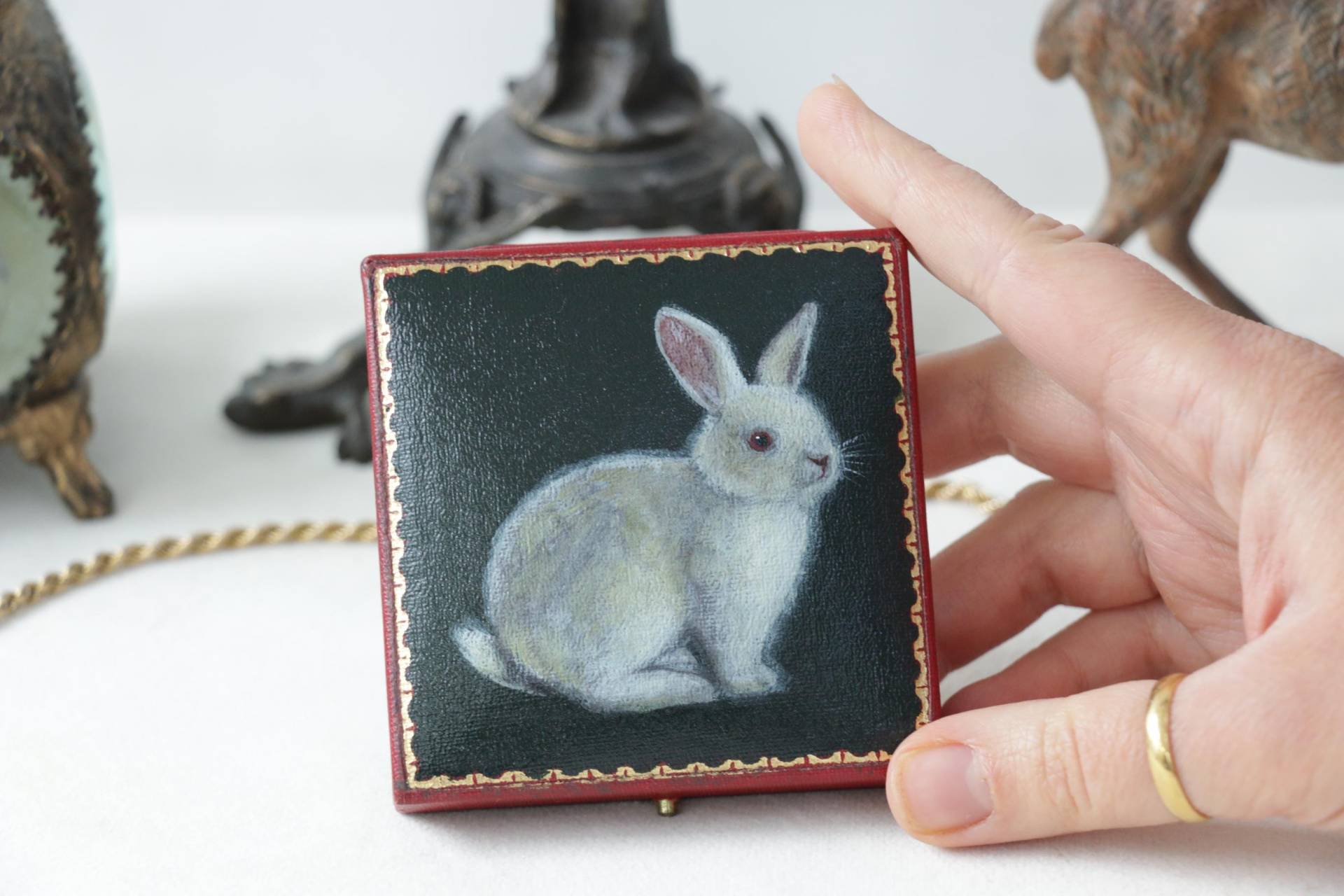 Antike Box Mit Kaninchen Gemalt Von Irene Owens Antike Box Mit Kaninchen Gemalt Von Irene Owens von mvcgems