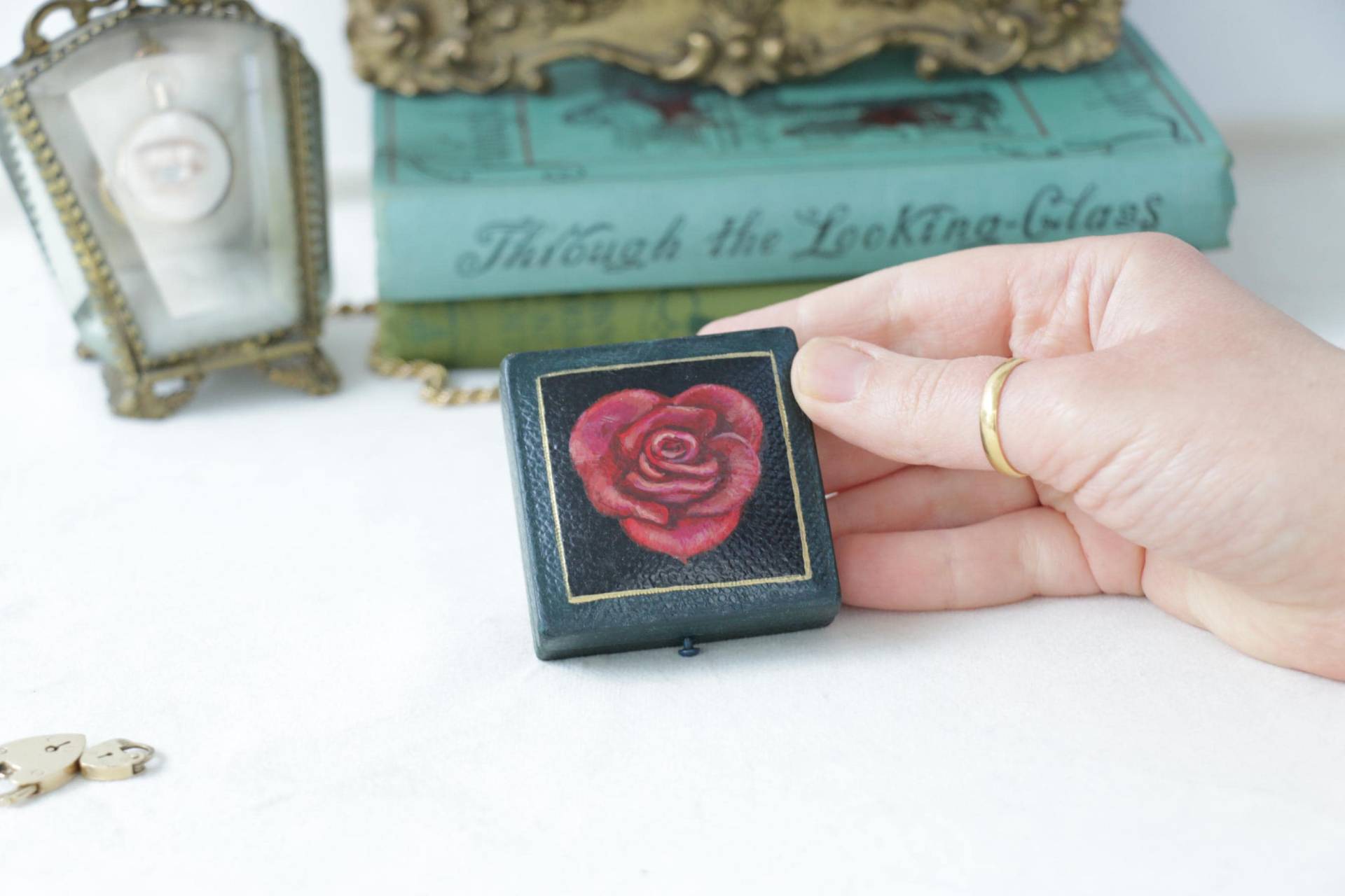 Antike Schmuckschatulle Mit Rosenmalerei Von Irene Owens Antike Schmuckschatulle Mit Rosenmalerei Von Irene Owens von mvcgems