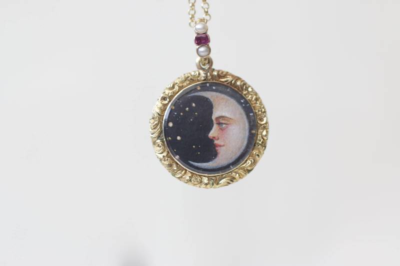 Antike 9 Karat Gold Medaillon - Frau Im Mond Gemalt Von Irene Owens von mvcgems