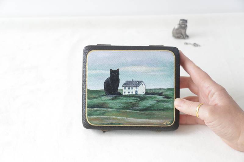 Home Is Where The Cat - Antike Schmuckdose Mit Malerei Von Irene Owens von mvcgems