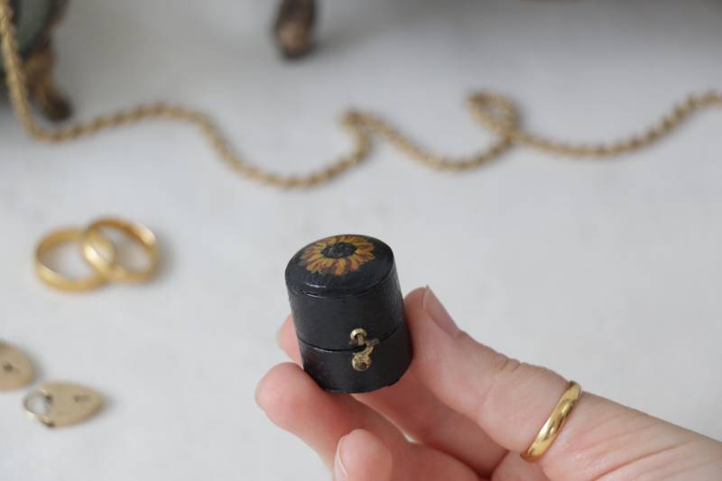 Sunflower - Victorian Ring Box Mit Gemälde Von Irene Owens von mvcgems