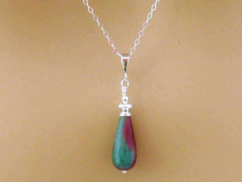 Aquamarin Und Rubin Halskette, in Zoisit Facettierte Edelstein Sterling Silber Grün Halskette von mwhitejewelry