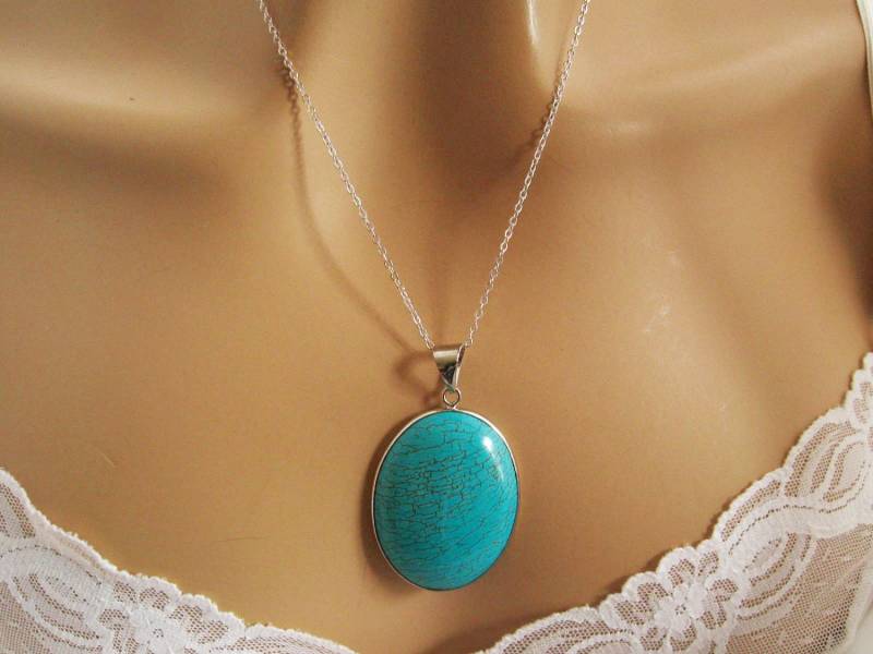 Ovaler Türkis Anhänger An Versilberter Kette - Magnesit von mwhitejewelry