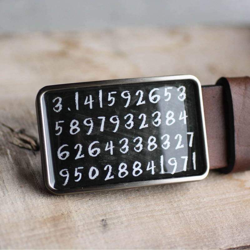Pi Ziffern Gürtelschnalle, Mathe Wissenschaft Geek Schnalle, Tafel, Kreide von myBeltBuckle