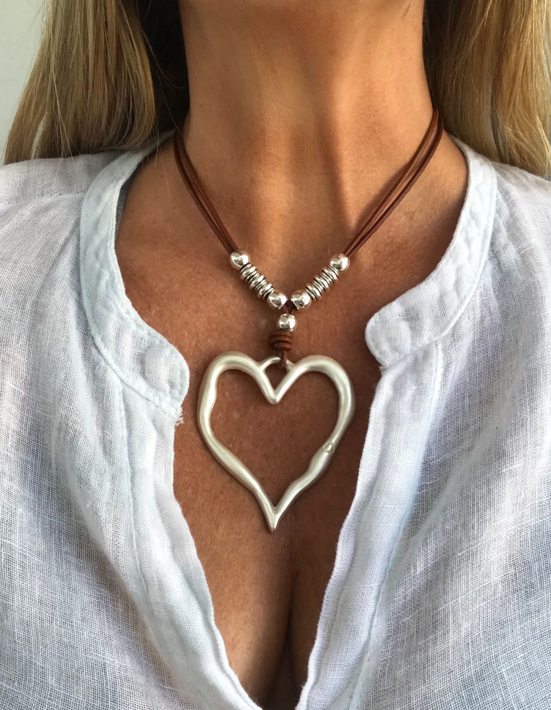 Großes Herz Anhänger Leder Kette, Lederkette Halsband Mit Großen in Form, Festival Liebe Boho Stil von myDemimore