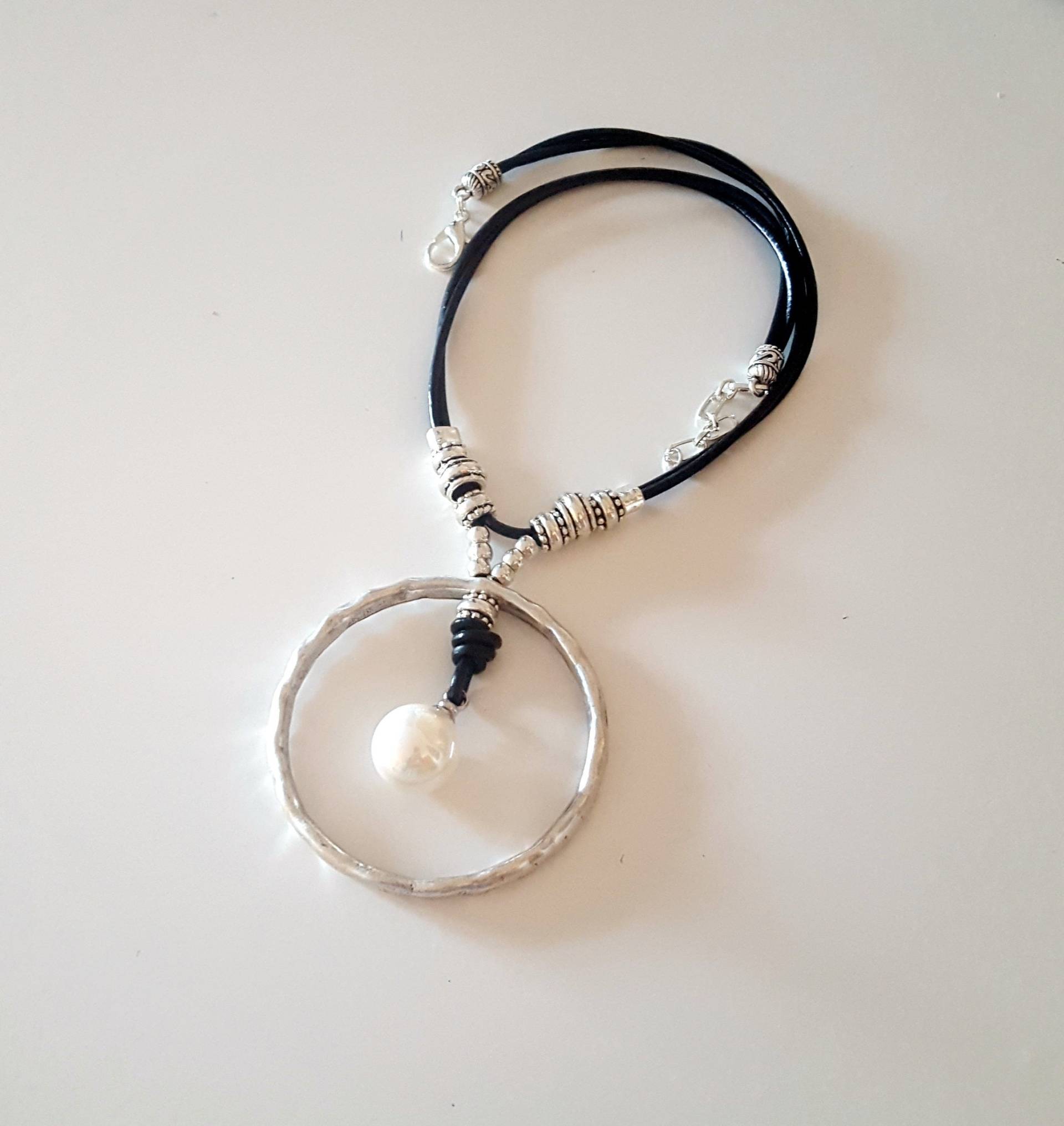 Leather Beaded Necklace, Endless Ring, Round Pearl, Statement For Her, Gift Ideas, Fashion Jewels, Handmade, Pearl Necklace von myDemimore