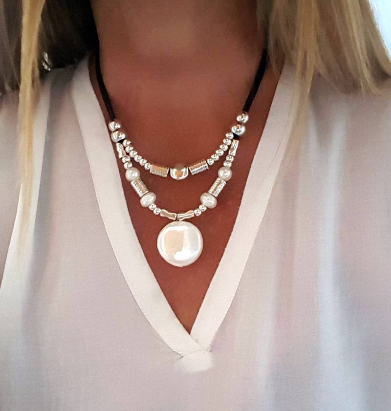 Zweireihige Lederkette Runder Flacher Perlen Anhänger, Zweireihig Flache Perlmutt Überzogene Perle Unode50 Stil Geschenk Für Sie von myDemimore