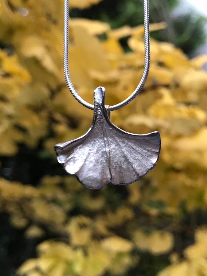 xs Ginkgoblatt Mit Echter Struktur 925 Silber Silberkette 19 xs Ginkgoblatt Mit Echter Struktur 925 Silber Silberkette 19 von myGinkgo