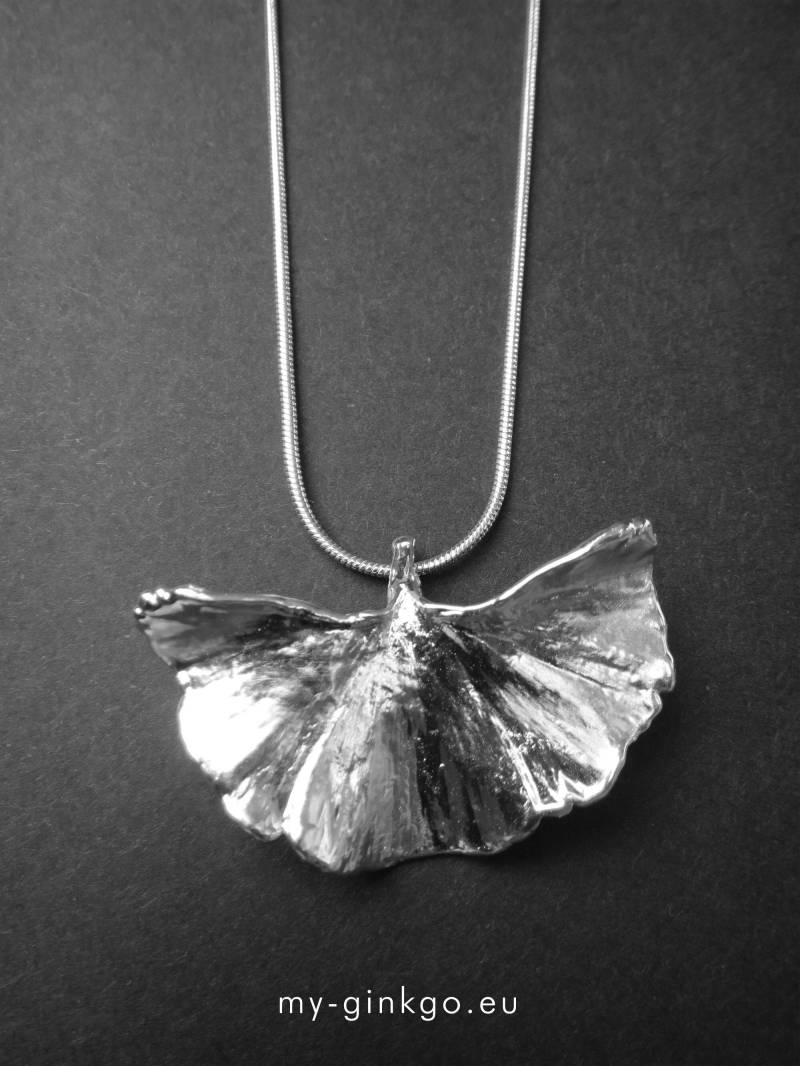 xs Kleines Grünes Ginkgoblatt Versilbert Schlangenkette 31 xs Kleines Grünes Ginkgoblatt Versilbert Schlangenkette 31 von myGinkgo