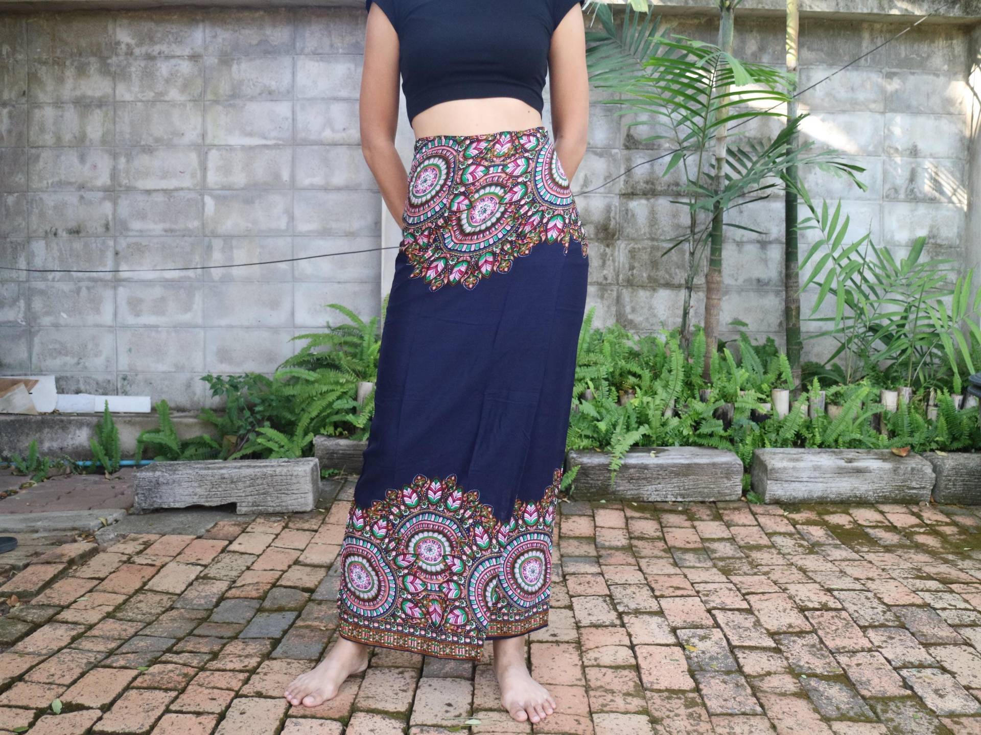 Dunkel Blauer Strandrock Mit Mandalamuster - Wickelrock Schnürrock Sarong Pareo Sommerrock Baderock Hippie Boho Maxirock Hüfttuch Viskose Dunkel Blauer Strandrock Mit Mandalamuster - Wickelrock Schnürrock Sarong Pareo Sommerrock Baderock Hippie Boho Maxirock Hüfttuch Viskose von myMANAM