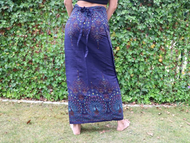 Dunkel Blauer Strandrock Mit Pfauenmuster - Wickelrock Schnürrock Sarong Pareo Sommerrock Baderock Hippie Boho Maxirock Hüfttuch Viskose von myMANAM