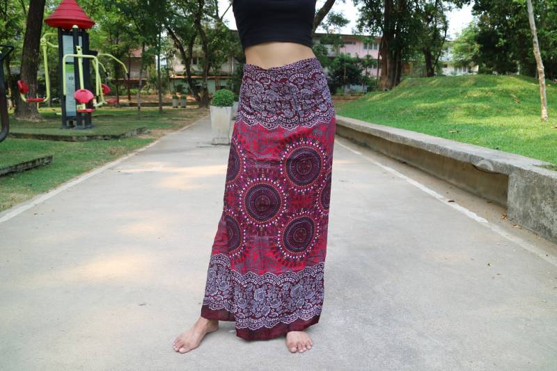 Dunkel Roter Strandrock Mit Mandalamuster - Wickelrock Schnürrock Sarong Pareo Sommerrock Baderock Hippie Bohorock Maxirock Hüfttuch Viskose von myMANAM