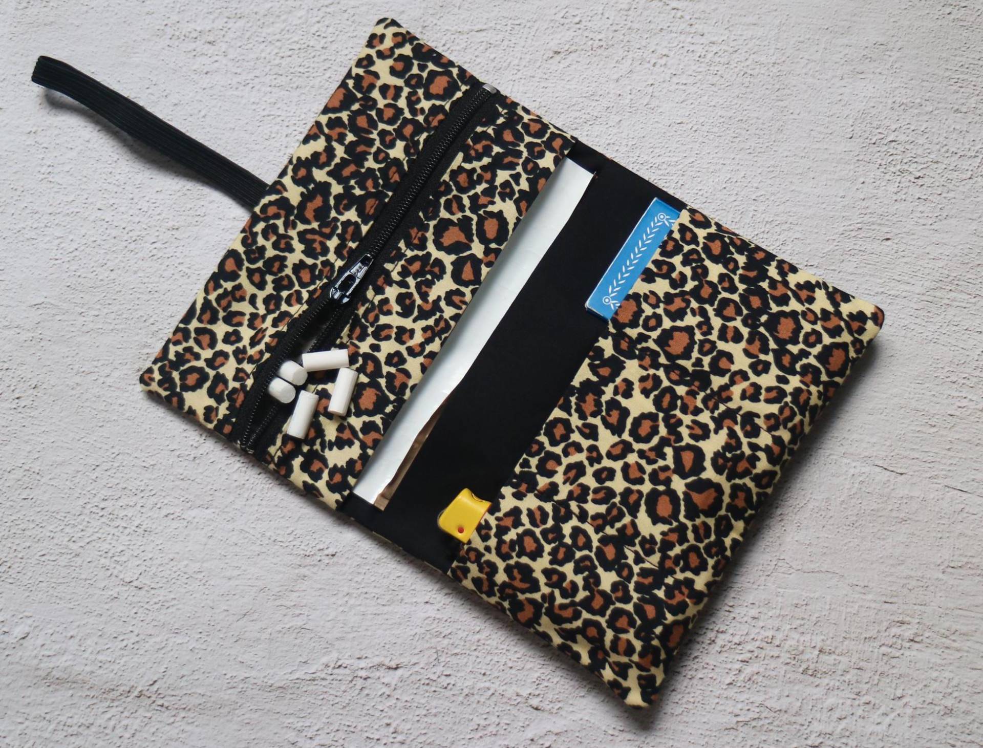 Hell Beiger Tabakbeutel Leopardenmuster Hellbeige Mit Gummiband von myMANAM