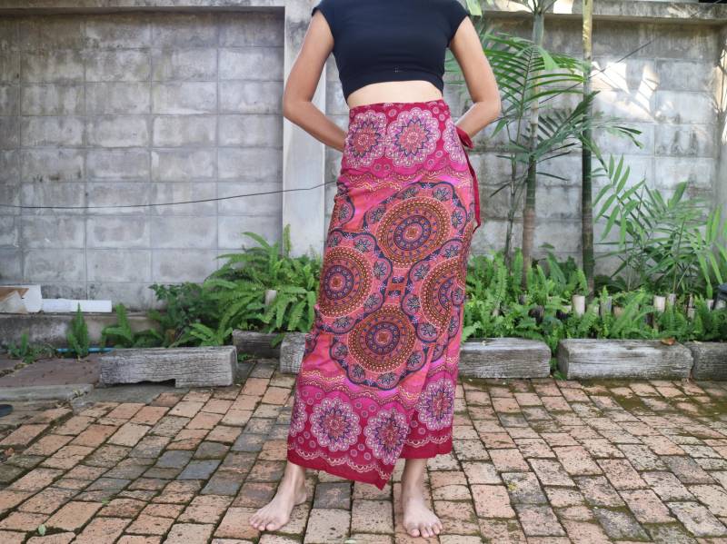 Roter Strandrock Mit Mandalamuster B57 -Wickelrock Schnürrock Sarong Pareo Sommerrock Baderock Hippierock Bohorock Maxirock Hüfttuch Viskose von myMANAM