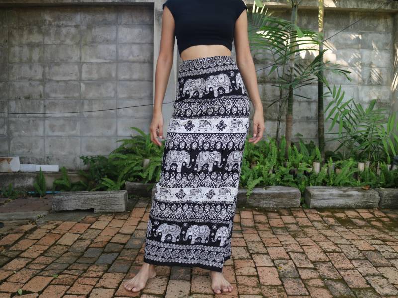 Schwarzer Strandrock Mit Elefantenmuster B50 - Wickelrock Schnürrock Sarong Pareo Sommerrock Baderock Hippierock Boho Maxirock Hüfttuch von myMANAM