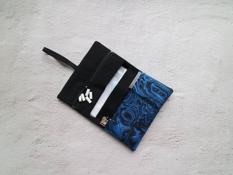 Tabakbeutel Blau Marmormuster Mit Gummiband von myMANAM