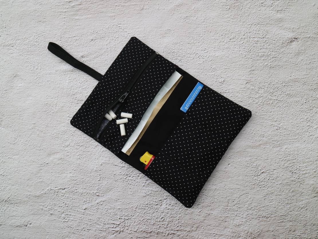 Tabakbeutel Pünktchenmuster Schwarz Mit Gummiband von myMANAM