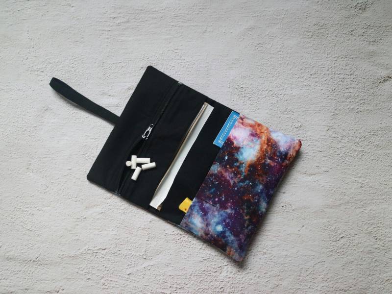 Tabakbeutel Weltraummuster Mit Gummiband von myMANAM