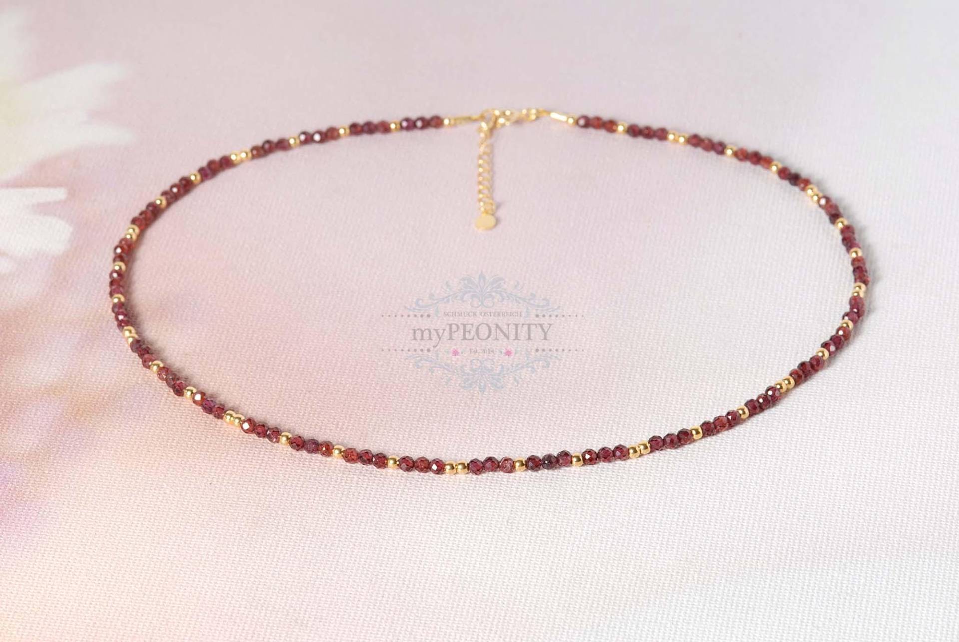 Dunkelrote Zierliche Granat Halskette, Granatschmuck, Elegante Edelstein Kette, Geburtsstein Januar, Trachtenkette, Geschenk Ehefrau, Tkg024 von myPEONITY
