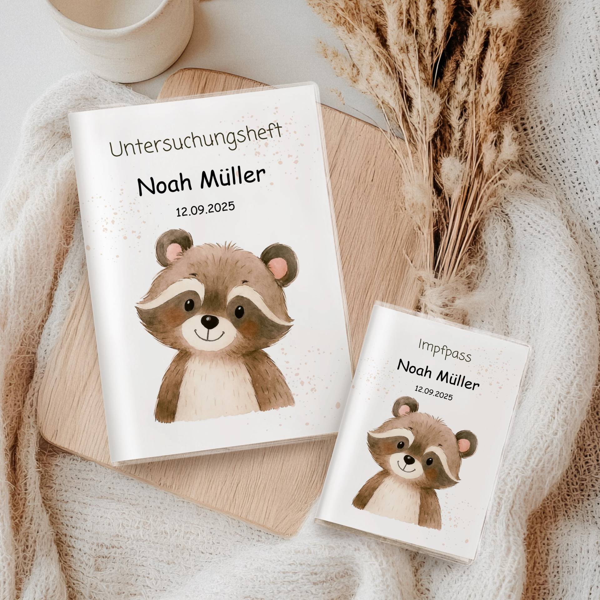 U Heft Hülle & Impfpass Personalisiert Waschbär Aquarell | Baby Geschenk Zur Geburt Set Oder Einzeln Wählbar Mit Zusatzfach von myPrintyDE