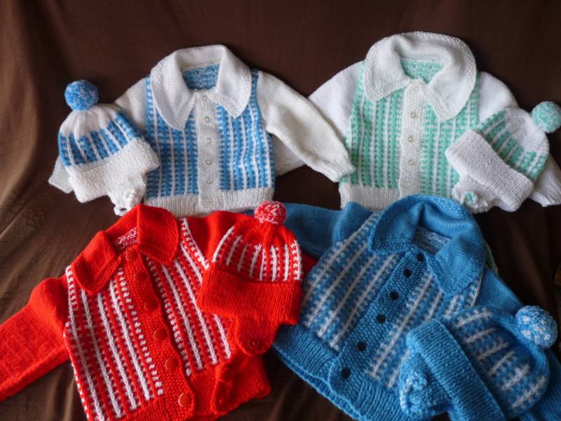 Gestrickte Kleinkind Jungen/Mädchen Verschiedene Farben Erhältlich - Cardigan Sweater & Gratis Mütze Größe 24-30 Mos | 2-2T Bis 3-3T Siehe Maße von mySERENDIPITYresales
