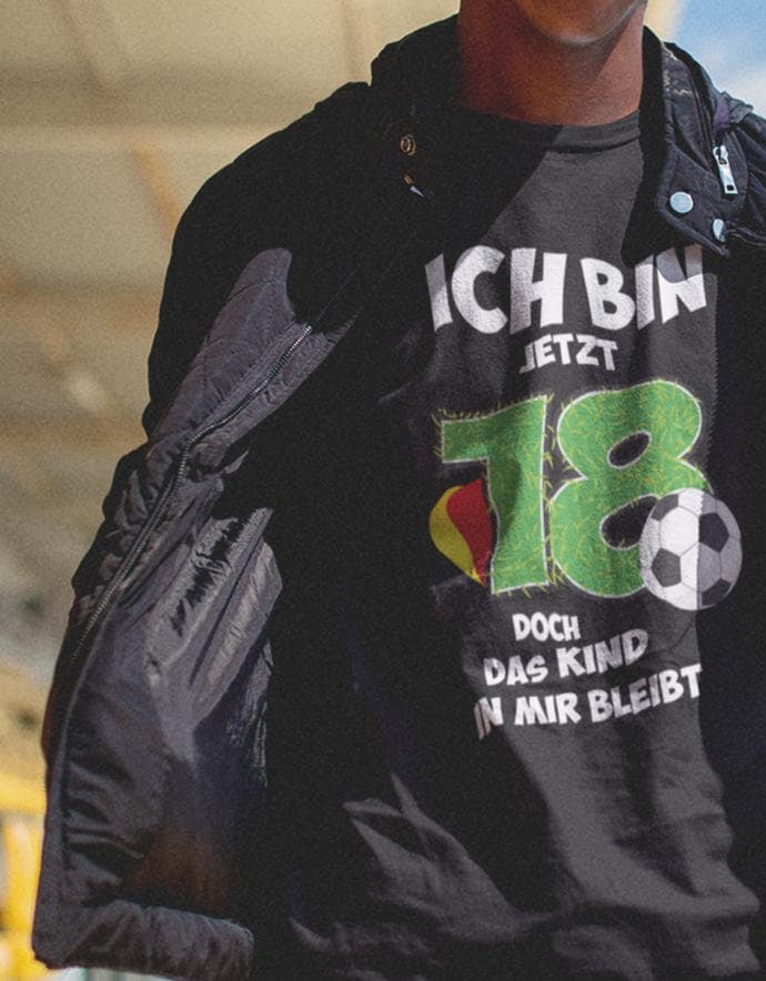 Geburtstag T-Shirt 18 Jahre - Ich Bin Jetzt Fussball Fußballer 18. Geschenke Zum Junge Geburtstag T-Shirt 18 Jahre - Ich Bin Jetzt Fussball Fußballer 18. Geschenke Zum Junge von myShirtStore