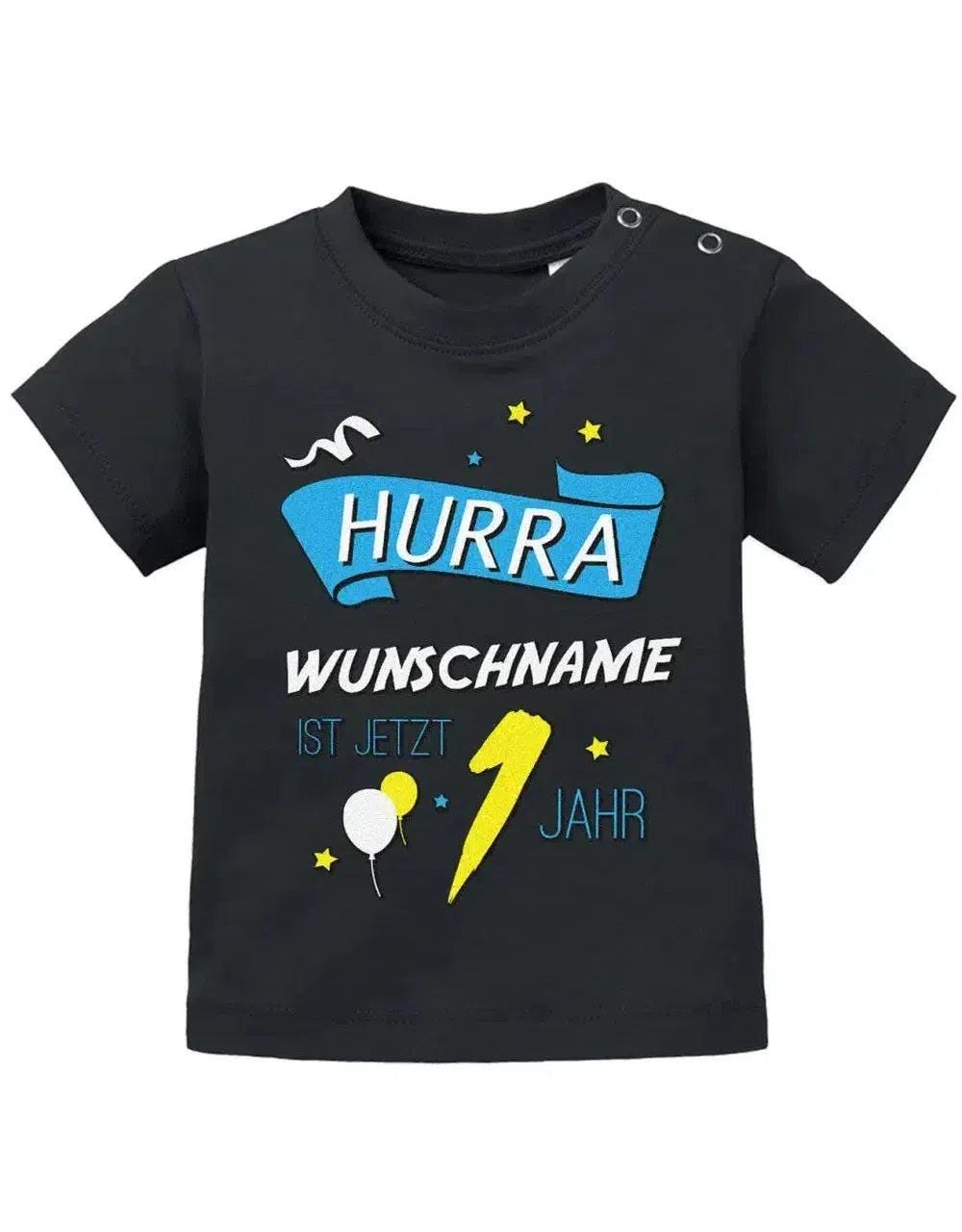 Hurra Name Vom Kind Ist Jetzt 1 Jahr - Personalisiert Mit Jungen Baby T-Shirt von myShirtStore