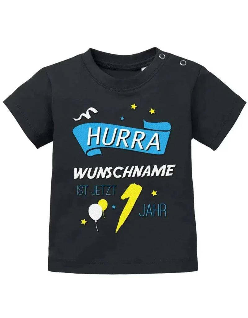 Hurra Name Vom Kind Ist Jetzt 1 Jahr - Personalisiert Mit Jungen Baby T-Shirt von myShirtStore