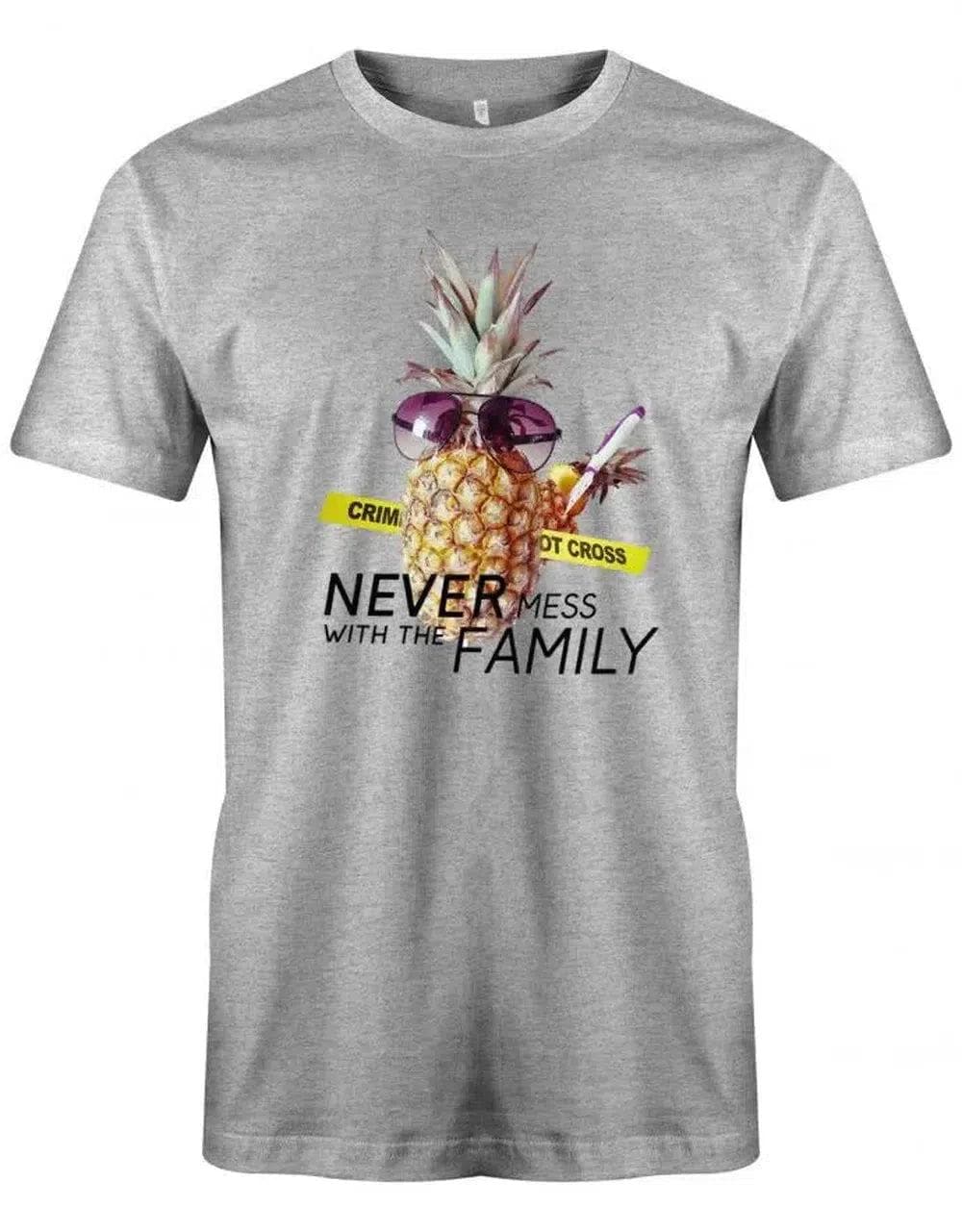 Never Mess With The Family - Tödliche Ananas Fun Herren T-Shirt von myShirtStore