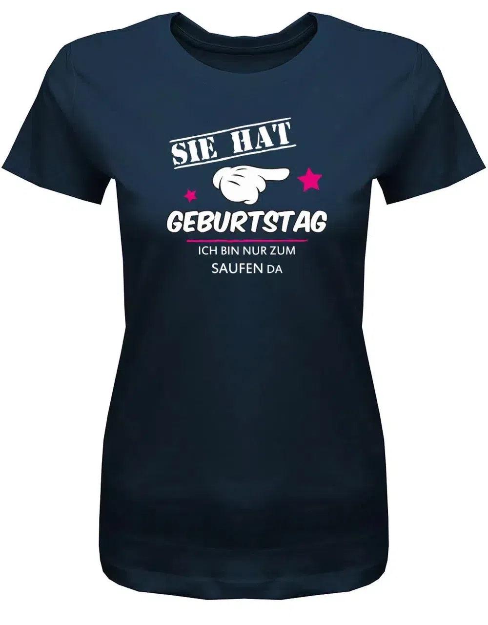 Sie Hat Geburtstag - Ich Bin Nur Zum Saufen Da Damen T-Shirt von myShirtStore