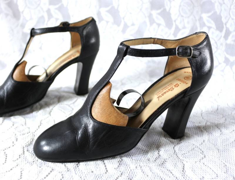 High Heel Pumps Eu/De Gr. 41 Leder T-steg Boho 9, 5cm Hackenschuhe Schmal Vintage 70Er 80Er von myVINTAGEsoulandpain