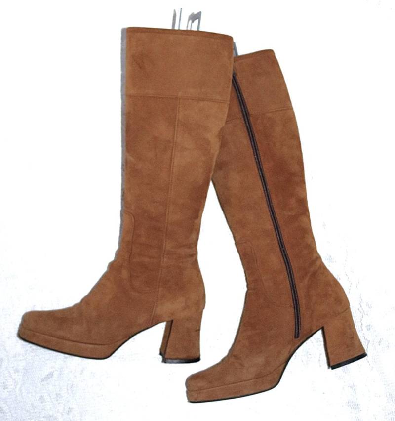 Y2K Stiefel Eu/De Gr.35 Plateau Wildleder Karree Boho Hippie Vintage Chic Caramel Lederstiefel von myVINTAGEsoulandpain
