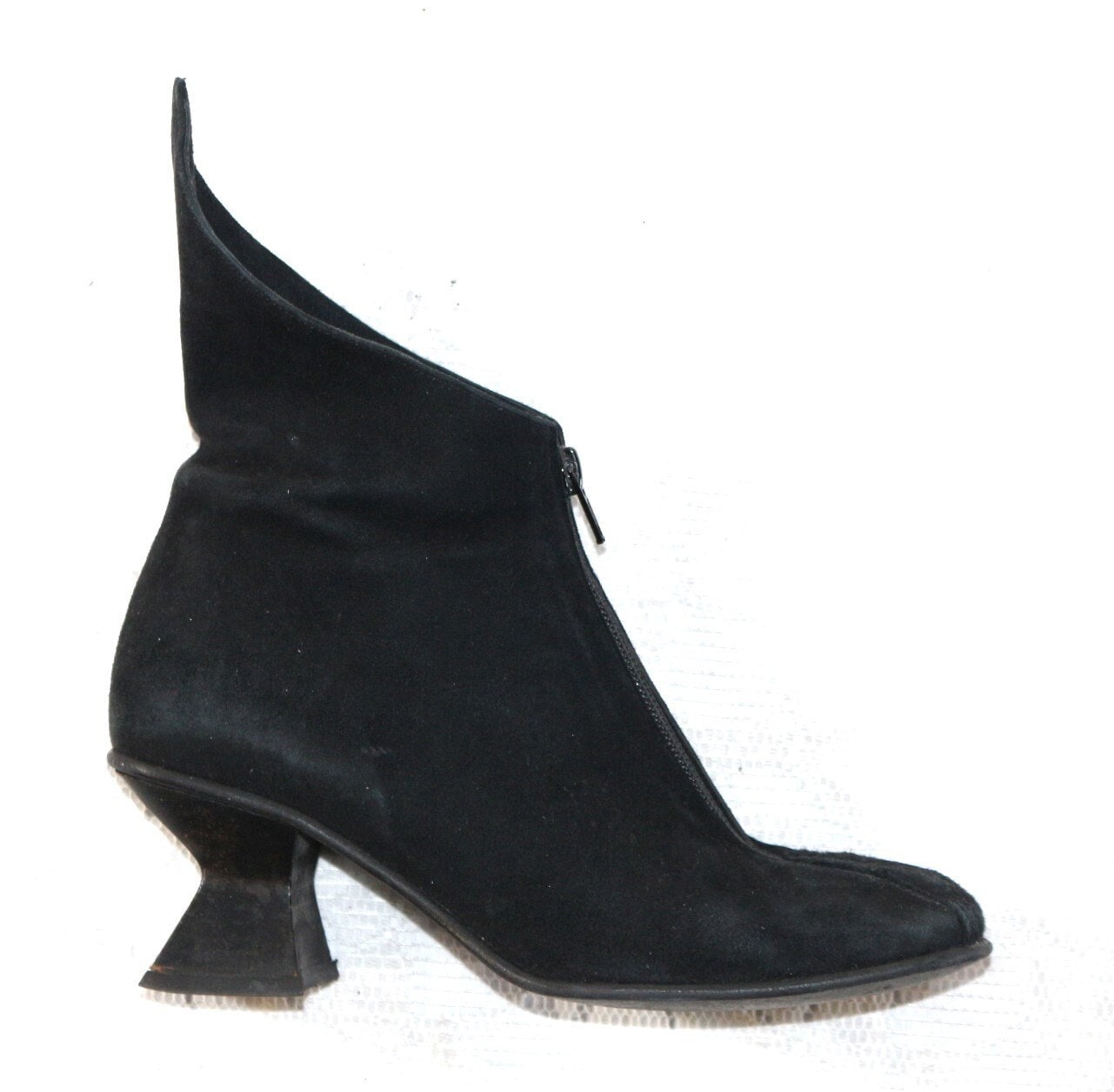 stiefelette Lisa Tucci Eu/De Gr. 36, 5 37 Wildleder Karree Design Reißverschluss Mittig Y2K 00Er von myVINTAGEsoulandpain