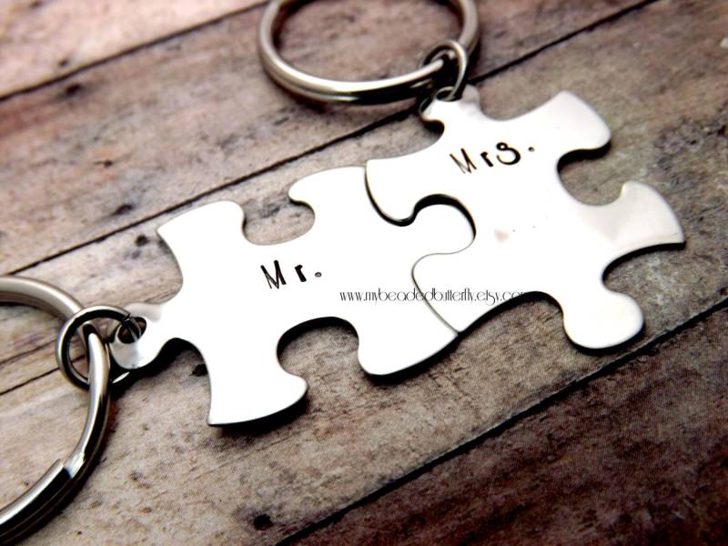 Paar Schlüsselanhänger - Puzzle Mr Und Mrs Verlobungsgeschenk - Hochzeitsgeschenk - Braut Shower Geschenk von mybeadedbutterfly