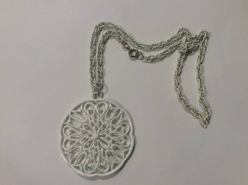 Jj Weißer Filigraner Blumenanhänger Aus Emaille von mybliss2010