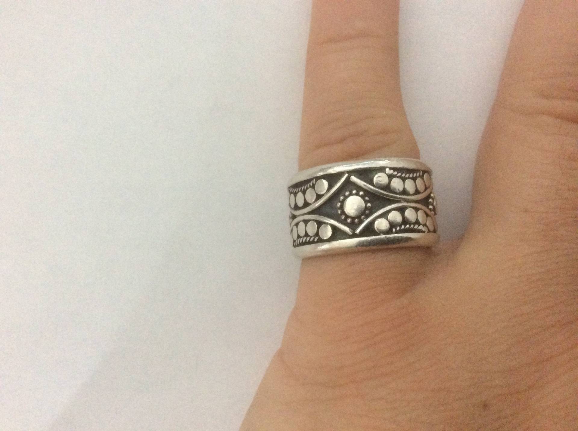 Kreis, Punkte, Kieselsteine Sterling Silber 925 Band Ring Größe - 7 1/2 Kreis, Punkte, Kieselsteine Sterling Silber 925 Band Ring Größe - 7 1/2 von mybliss2010